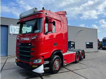 Влекач SCANIA S 580