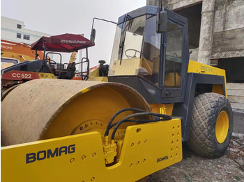 Валяк BOMAG