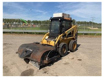 Мини челен товарач CATERPILLAR