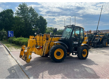 Телескопичен товарач JCB