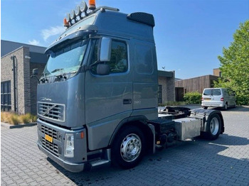 Влекач VOLVO FH12 380