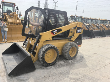Мини челен товарач CATERPILLAR