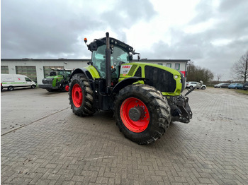 Трактор CLAAS Axion 930