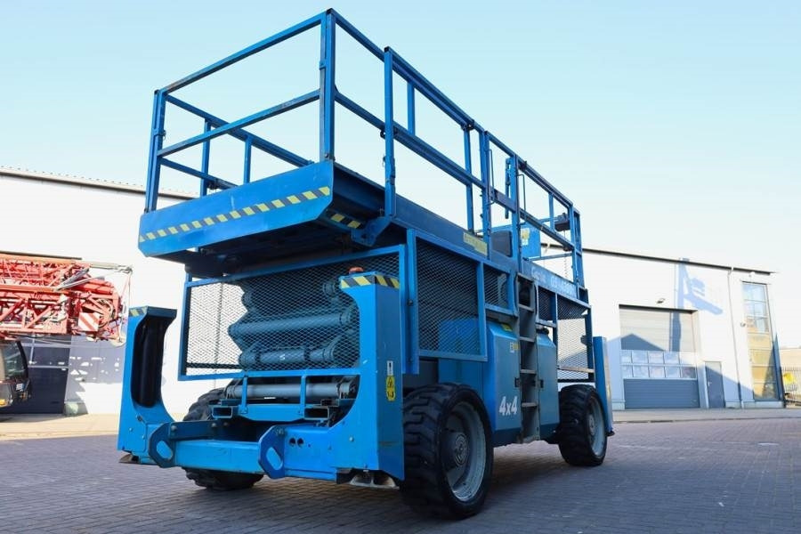 Ножична работна платформа Genie GS4390 Diesel, 4x4 Drive, 15m Working Height, 680k: снимка 10