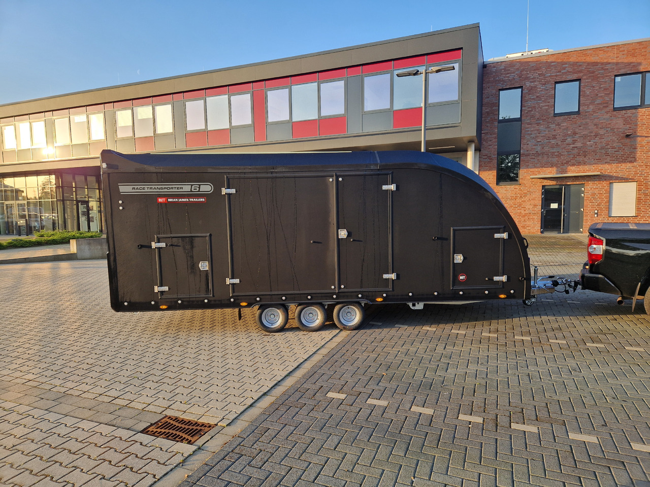 Автовоз ремарке BJT Race Transporter 6 550x235x189cm black elektrisch kippbar ASR Tridem 10" 3500kg Modell 2024: снимка 8