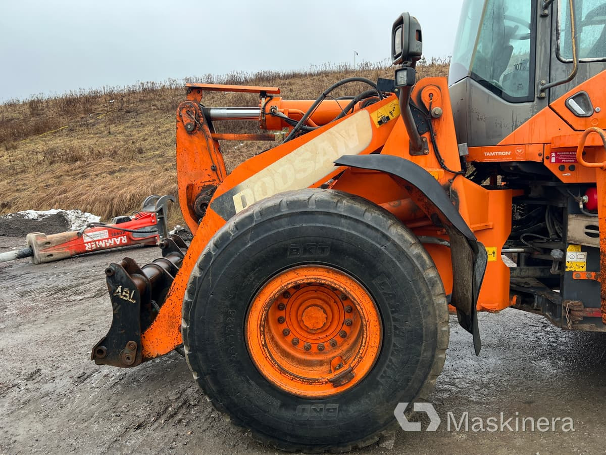 Колесен товарач Hjullastare Doosan DL300-3: снимка 16