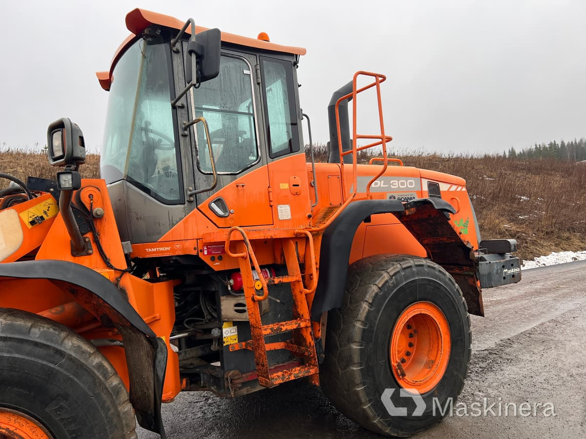 Колесен товарач Hjullastare Doosan DL300-3: снимка 9