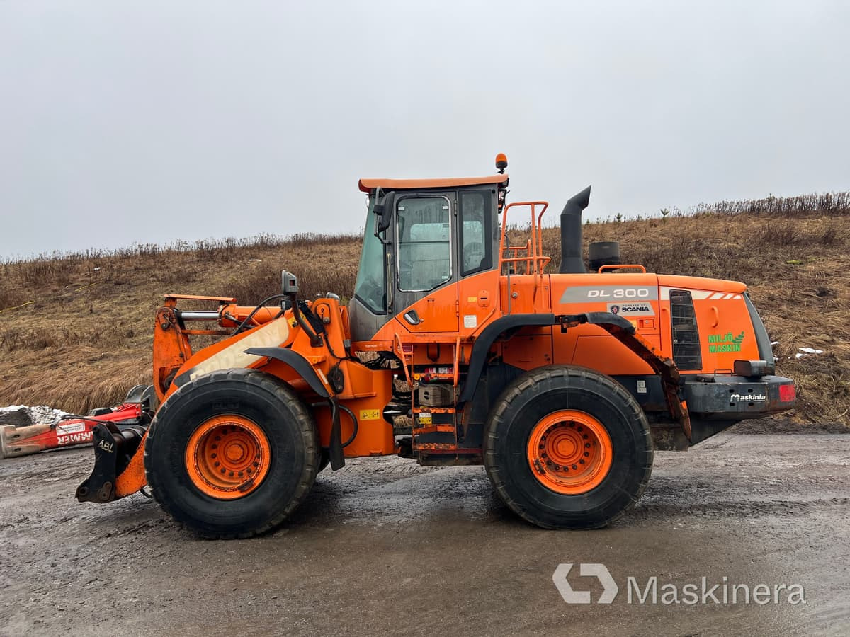 Колесен товарач Hjullastare Doosan DL300-3: снимка 8