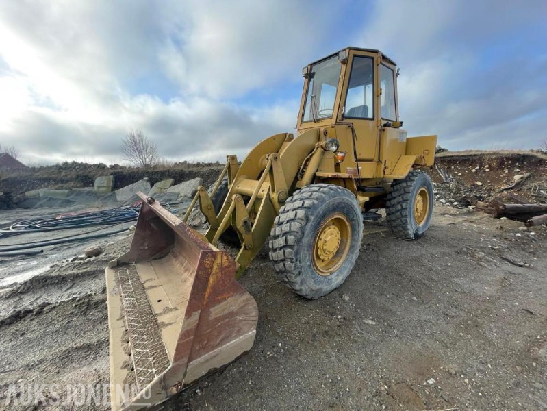 Колесен товарач 1978 Cat 920 hjullaster med skuffe - Vekt: 10400 kg. - 9609 timer.: снимка 1