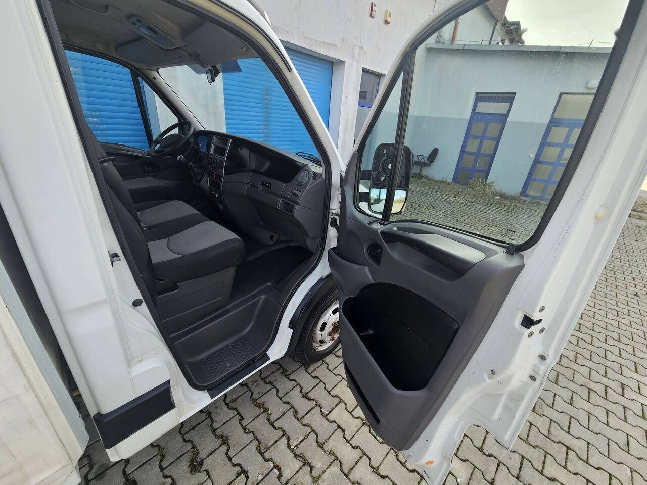 Лизинг на IVECO Daily 35C12 Skrzynia Plandeka 4.50 M Stan *BDB* IVECO Daily 35C12 Skrzynia Plandeka 4.50 M Stan *BDB*: снимка 9