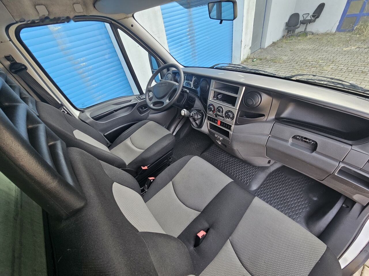 Лизинг на IVECO Daily 35C12 Skrzynia Plandeka 4.50 M Stan *BDB* IVECO Daily 35C12 Skrzynia Plandeka 4.50 M Stan *BDB*: снимка 7