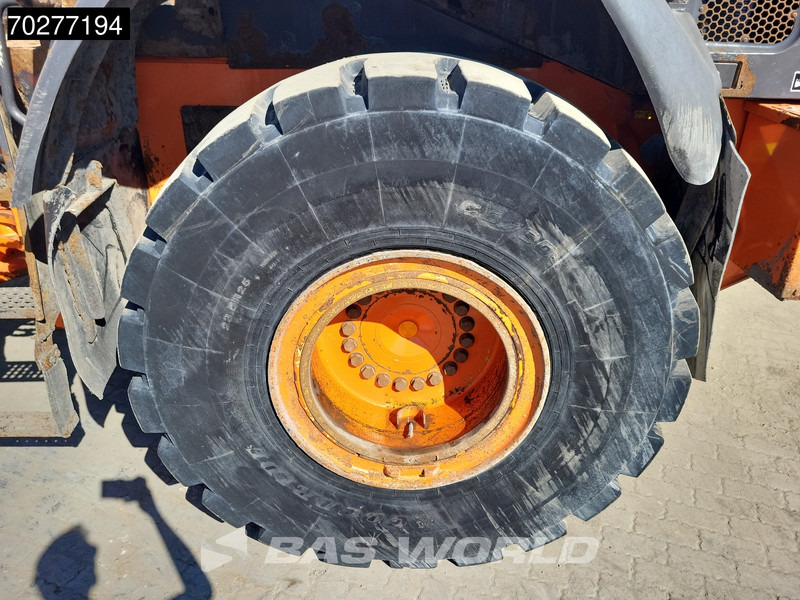 Колесен товарач Hitachi ZW250 -6: снимка 19