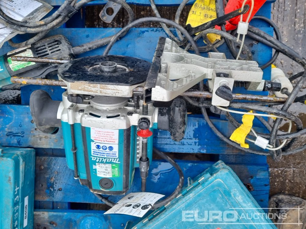 Строително оборудване Makita 110Volt AVT HR5212C Hammer Drill, RP1801 Plunge Router, 9565P Angle Grinder, GA50 Angle Grinder, 8406 Core Drill (2 of): снимка 11