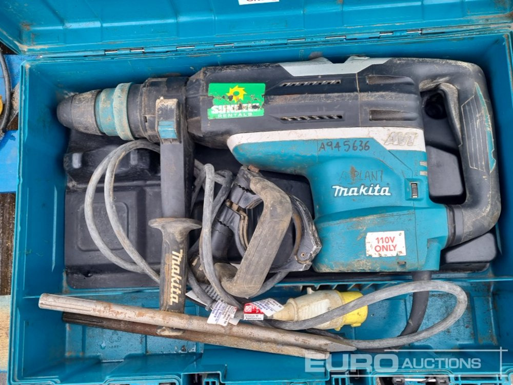 Строително оборудване Makita 110Volt AVT HR5212C Hammer Drill, RP1801 Plunge Router, 9565P Angle Grinder, GA50 Angle Grinder, 8406 Core Drill (2 of): снимка 15